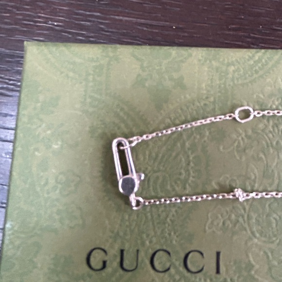 Gucci Trademark Silver Heart Pendant Necklace - Picture 6 of 7
